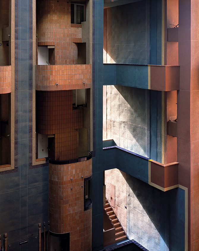 Manera-Magazine-Taller-Arquitectura-Ricardo-Bofill-Divina-Izquierda-Barcelona-07