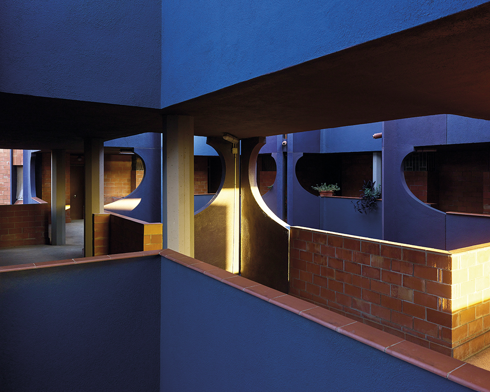 Manera-Magazine-Taller-Arquitectura-Ricardo-Bofill-Divina-Izquierda-Barcelona-10