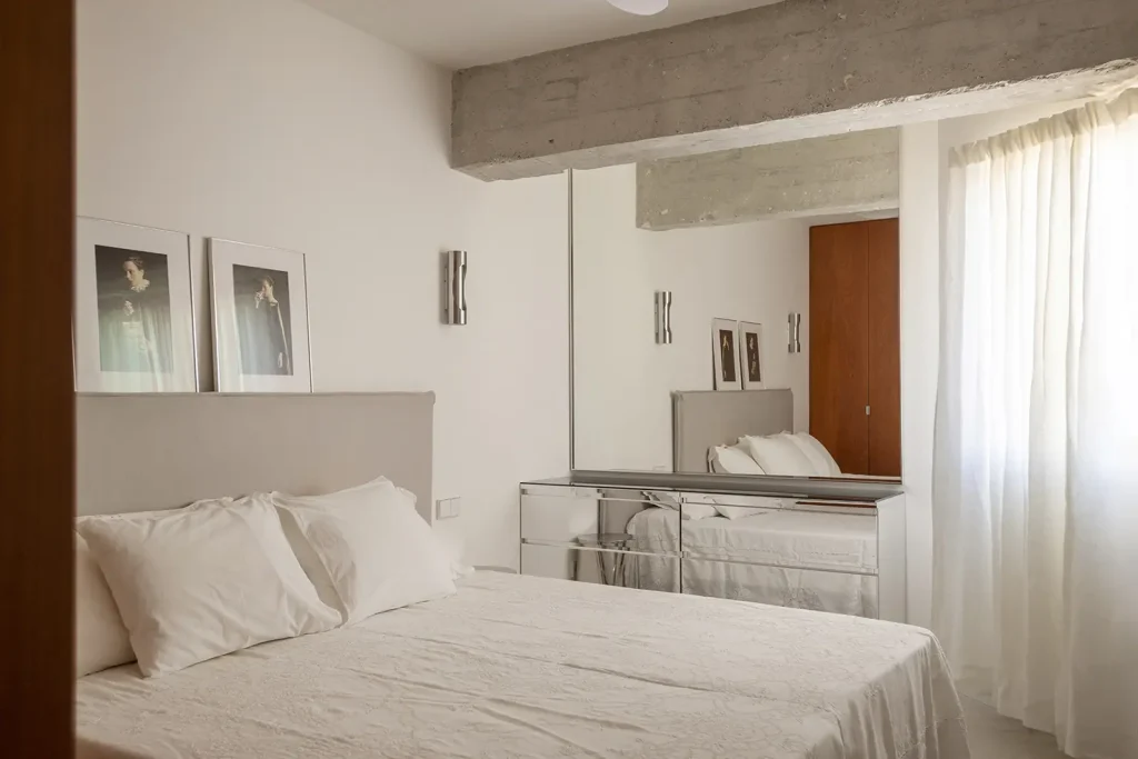 Cerámica y madera de cerezo para este ático de 75 m2 en Mallorca